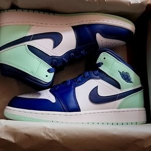 Jordan 1 6.5 kids ( size 8 womens)